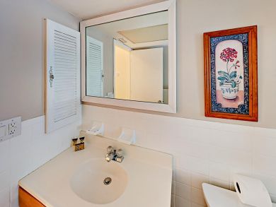 Three Bedroom Canal View Vacation Home with Private Pool